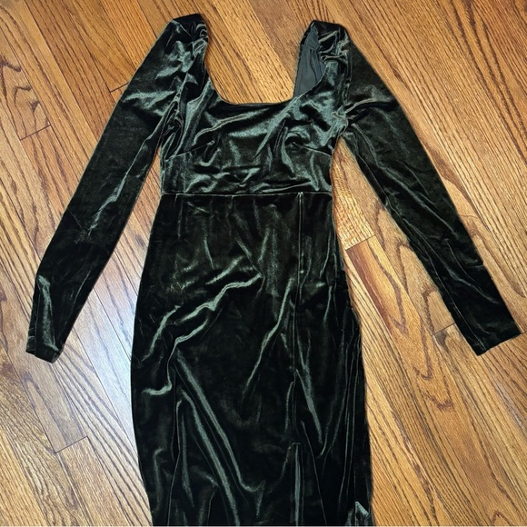NWT BHLDN Bella Long Sleeve Scoop-Neck Side-Slit Stretch Velvet Maxi Dress, XS - Picture 2 of 5